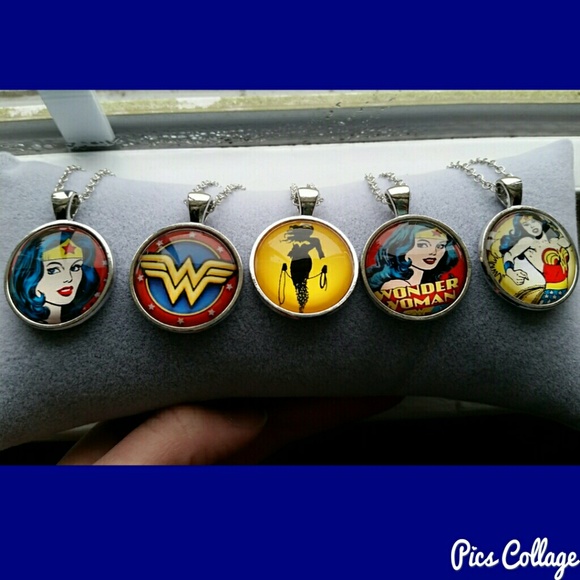 Retro Wonder Woman Bubble Cabochon Necklaces - Picture 1 of 8
